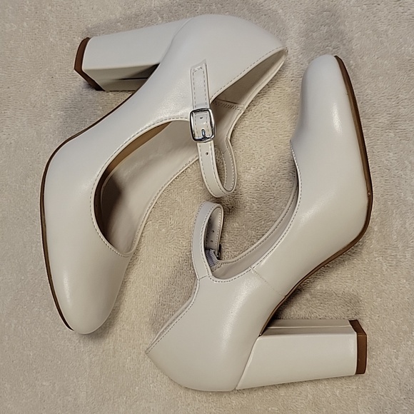 Mary Jane Heels, J. Adams Size 7 - Picture 4 of 7